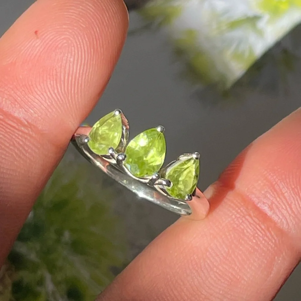 Stunning 925 Sterling Silver Peridot Ring, US:7 “VIBES”